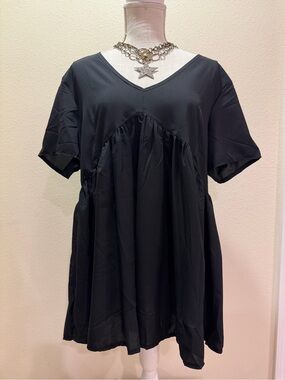 NWT CRAZY TRAIN Flowy Black V-Neck Babydoll Top